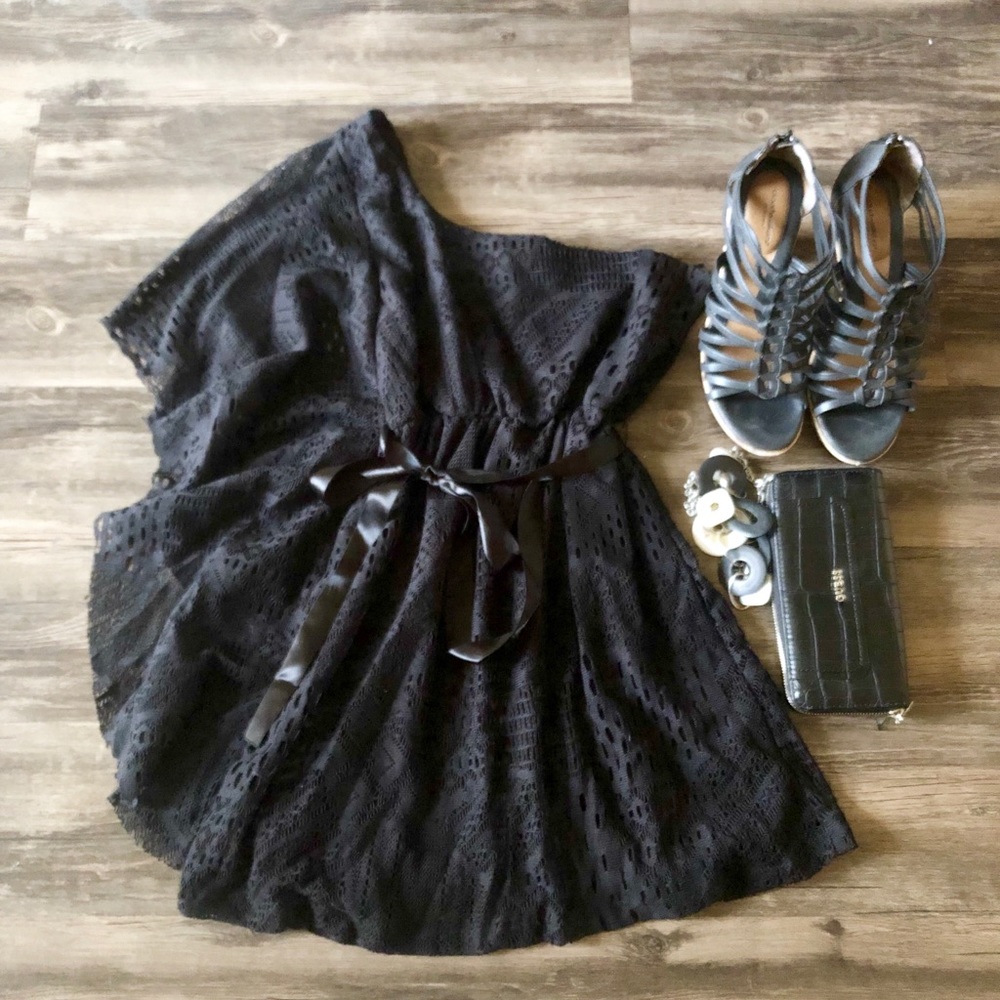 Lovely Rachel Black One Arm Lace Dress size S